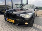 BMW 1-serie 114i FULL OPTION : LEER/NAVI/PDC/S&S/MEDIA/ BTA/, Auto's, 1-Serie, Euro 5, Achterwielaandrijving, Gebruikt