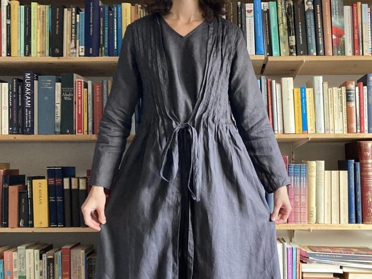 Grijze Linnen Jurk van Atelier Linnennaive, Maat S-M, Kleding | Dames, Jurken, Zo goed als nieuw, Maat 36 (S), Grijs, Onder de knie