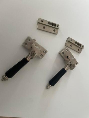 Raamsluiting met slot - rechts - mat geborsteld beschikbaar voor biedingen