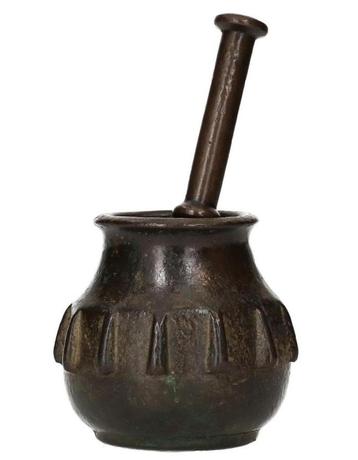 Bronzen vijzel met stamper. Midden-Oosten/Noord-Afrika, 16e  beschikbaar voor biedingen