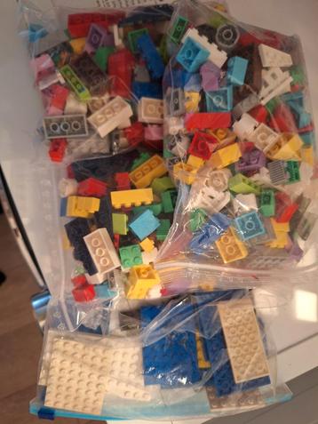 Lego platen, kleine plaatjes en blokken beschikbaar voor biedingen