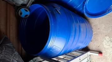2 x Ton 220 liter. beschikbaar voor biedingen