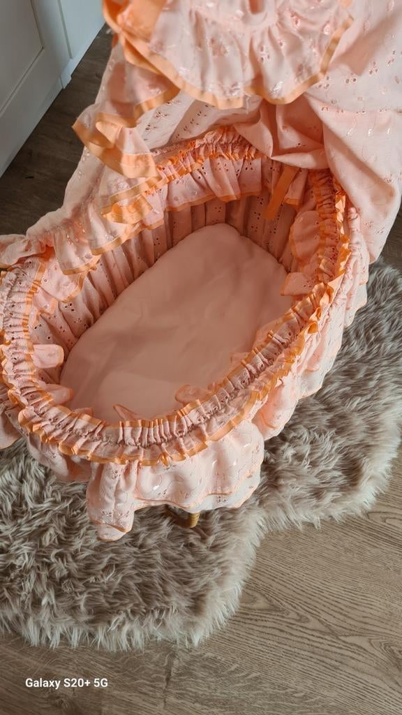 Poppenwiegje rotan, Kinderen en Baby's, Speelgoed | Poppen, Ophalen, Zo goed als nieuw, Babypop