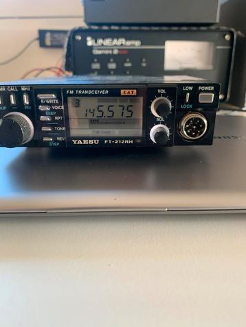 Yaesu FT212RH met 2 microfoons en beugel beschikbaar voor biedingen