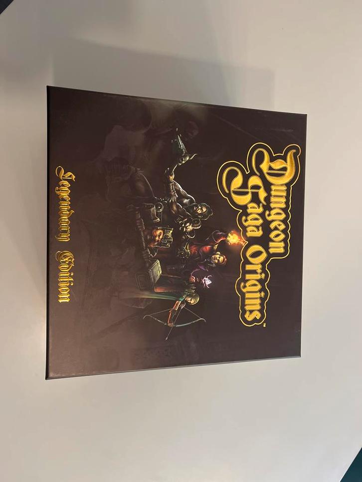 Dungeon Saga Origins Legendary Edition Bordspel, Hobby en Vrije tijd, Gezelschapsspellen | Bordspellen, Zo goed als nieuw, Een of twee spelers