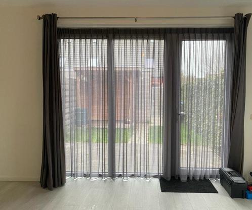 Gordijnen in between, Huis en Inrichting, Stoffering | Gordijnen en Lamellen, Zo goed als nieuw, 200 cm of meer, Grijs, Ophalen of Verzenden