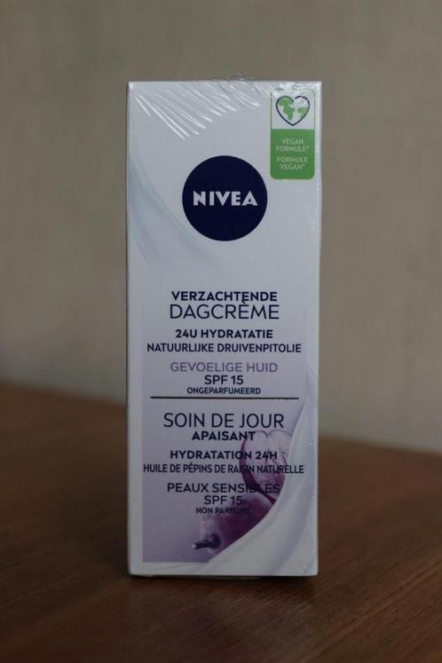 NIEUWE Nivea verzachtende dagcreme met spf 15, Sieraden, Tassen en Uiterlijk, Uiterlijk | Gezichtsverzorging, Nieuw, Verzorging