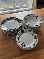 Servies - Borden met bloemmotief, Huis en Inrichting, Ophalen, Gebruikt, Bord(en), Overige stijlen