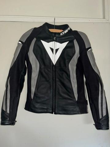 Dainese motorjas maat 42 (valt als 36) beschikbaar voor biedingen