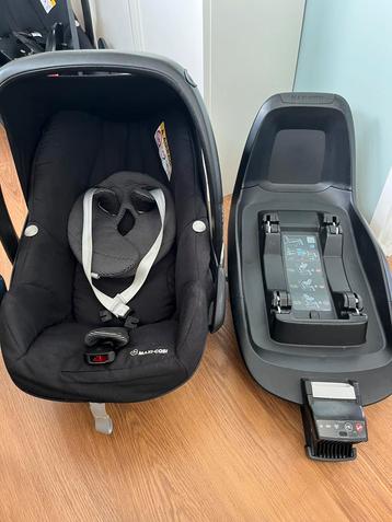 Maxi Cosi Pebble i-size en 2wayfix base beschikbaar voor biedingen