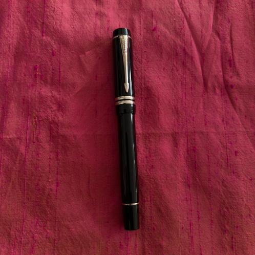 Parker Duofold International vulpen chrome/black, Verzamelen, Pennenverzamelingen, Zo goed als nieuw, Vulpen, Parker, Ophalen of Verzenden