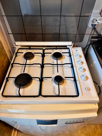 4-pits Gasfornuis met Afdekplaat beschikbaar voor biedingen