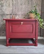 Leuk klepkastje donkerrood met gouden strikje, Huis en Inrichting, Ophalen