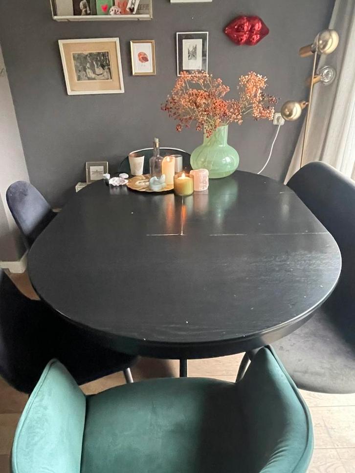 Eettafel Ingatorp IKEA zwart - rond /ovaal in proks verlaagd, Huis en Inrichting, Tafels | Eettafels, Zo goed als nieuw, 100 tot 150 cm
