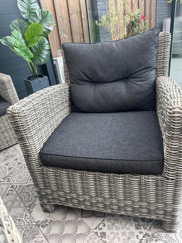 Zeer mooie tuinstoel beschikbaar voor biedingen