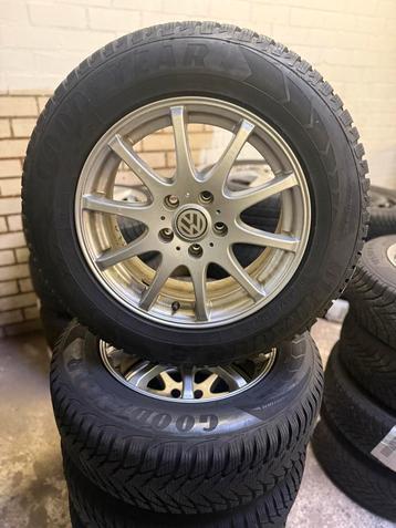 VW Tiguan Winterbanden velgen Goodyear 215/65R16 beschikbaar voor biedingen
