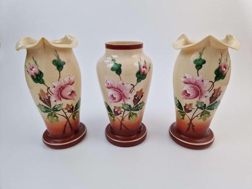Driedelig antiek opaline handbeschilderd kaststel. Circa 188, Antiek en Kunst, Antiek | Vazen, Ophalen of Verzenden