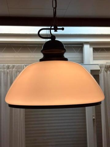 Vintage Hanglamp met Glazen Kap beschikbaar voor biedingen