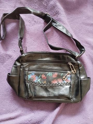 Nieuw schoudertasje beschikbaar voor biedingen