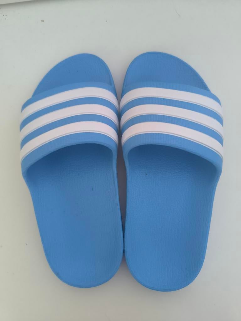 Adidas badslippers maat 31 - Zwemles, Kinderen en Baby's, Babykleding | Schoentjes en Sokjes, Jongetje of Meisje, Ophalen of Verzenden
