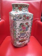 Chinees porceleinen Vaas rijk gedecoreerd famille rose 37cm, Antiek en Kunst, Antiek | Porselein, Ophalen of Verzenden