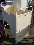 Vintage baby wieg ziekenhuis ledikantje met kastje eronder, Ophalen, Wieg
