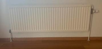 Plaatradiatoren met thermostaatkraan beschikbaar voor biedingen