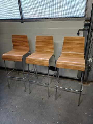 Houten barkrukken met metalen frame - set van 3 beschikbaar voor biedingen