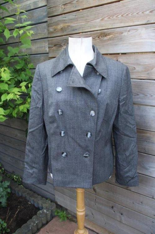 Jasje grijs Escada mt 42 Vaste prijs, Kleding | Dames, Jasjes, Kostuums en Pakken, Zo goed als nieuw, Jasje, Maat 42/44 (L), Grijs