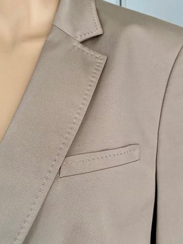 J191 Nieuw: Turnover maat 40=M jasje blazer colbert taupe beschikbaar voor biedingen
