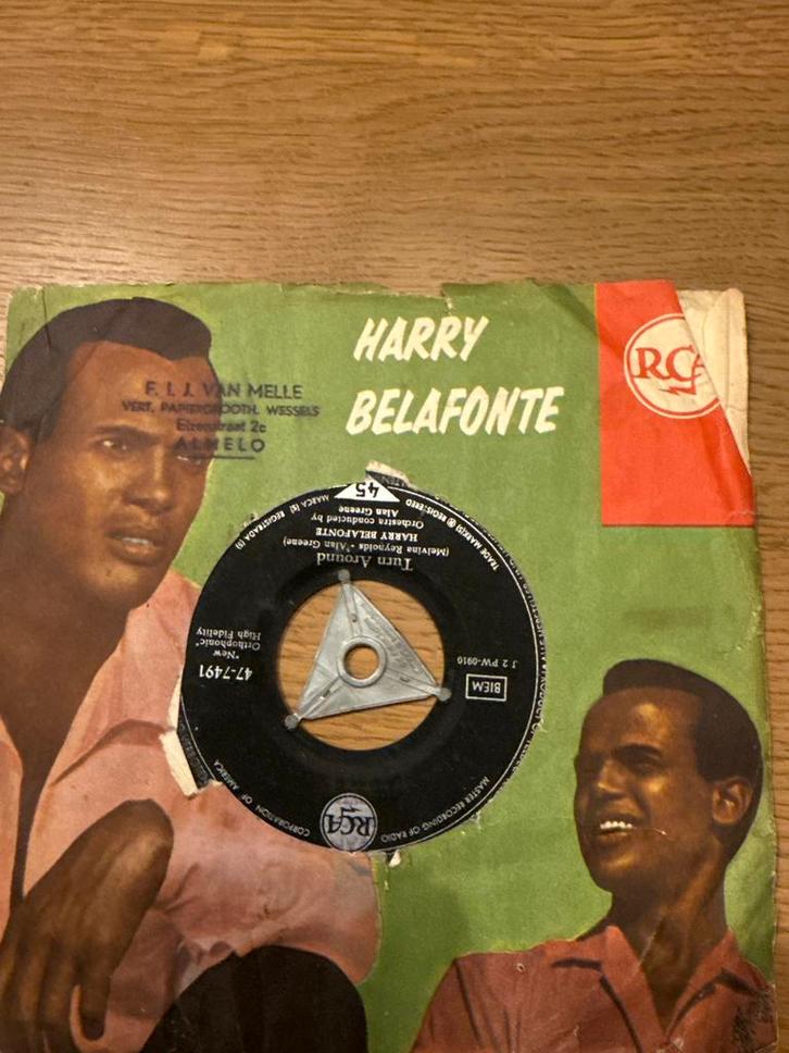 2 Harry Belafonte Singles - Turn Around & Belafonte Sings, Cd's en Dvd's, Vinyl Singles, Gebruikt, Single, Pop, 7 inch, Ophalen of Verzenden