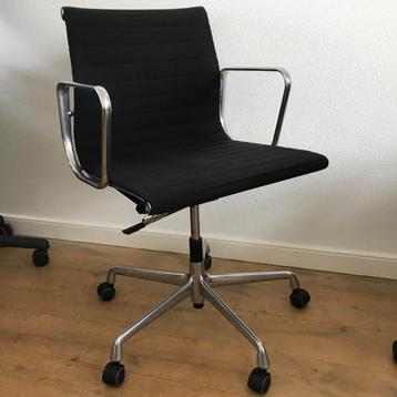 Vitra Eames bureaustoel stoel EA 117  gepolijst zwart beschikbaar voor biedingen