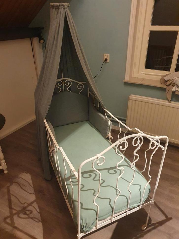 Antieke metalen  wieg  baby ledikantje, Antiek en Kunst, Antiek | Meubels | Bedden, Ophalen of Verzenden