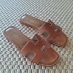 Hermès Oran sandals sandalen slippertjes gold 38, Bruin, Zo goed als nieuw, Hermès, Sandalen of Muiltjes
