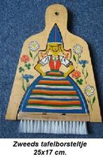 leuke Zweedse gadget, tafelborsteltje in klederdracht, Ophalen of Verzenden, Zo goed als nieuw