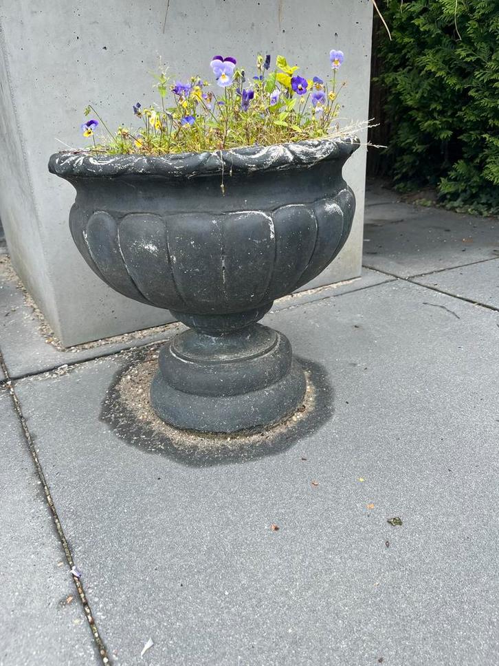 Zware Buitenpot - 40cm Hoog, Tuin en Terras, Bloembakken en Plantenbakken, Gebruikt, Beton, Balkon, Tuin, 30 tot 60 cm, Minder dan 60 cm