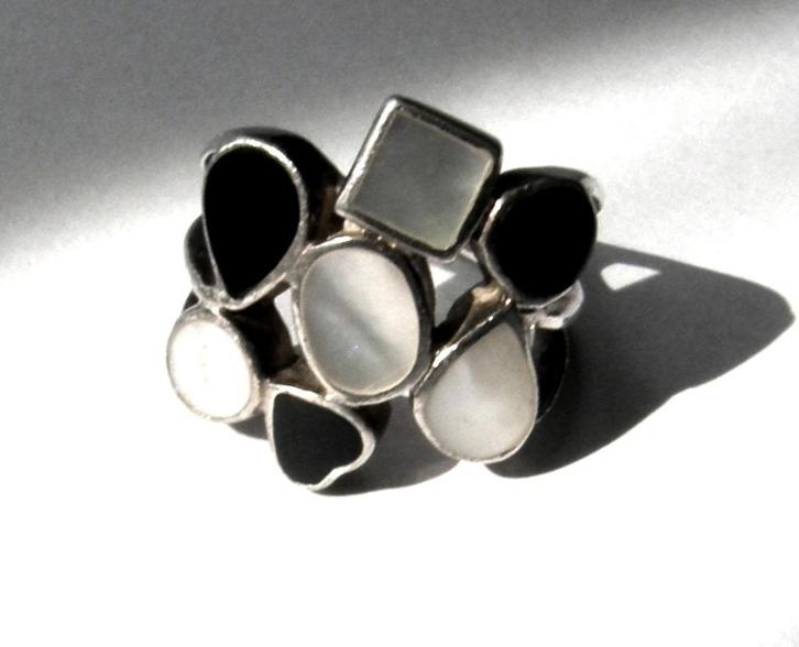 Prachtige 925 zilveren ring met Parelmoer en Onyx, maat 17,5, Sieraden, Tassen en Uiterlijk, Antieke sieraden, Ring, Zilver, Met edelsteen