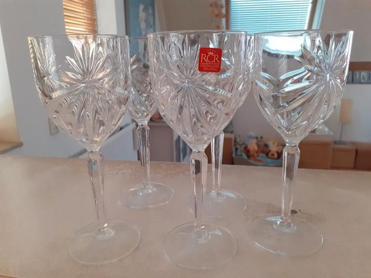 Oasis Witte Wijnglazen - RCR Cristelleria Italiana, Verzamelen, Glas en Borrelglaasjes, Zo goed als nieuw, Overige typen, Ophalen of Verzenden