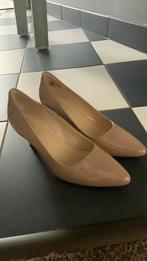 Clarks pumps beige lak. Maat 36., Kleding | Dames, Schoenen, Beige, Ophalen of Verzenden, Zo goed als nieuw, Pumps