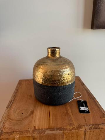 Nieuwe vaas zwart goud  beschikbaar voor biedingen