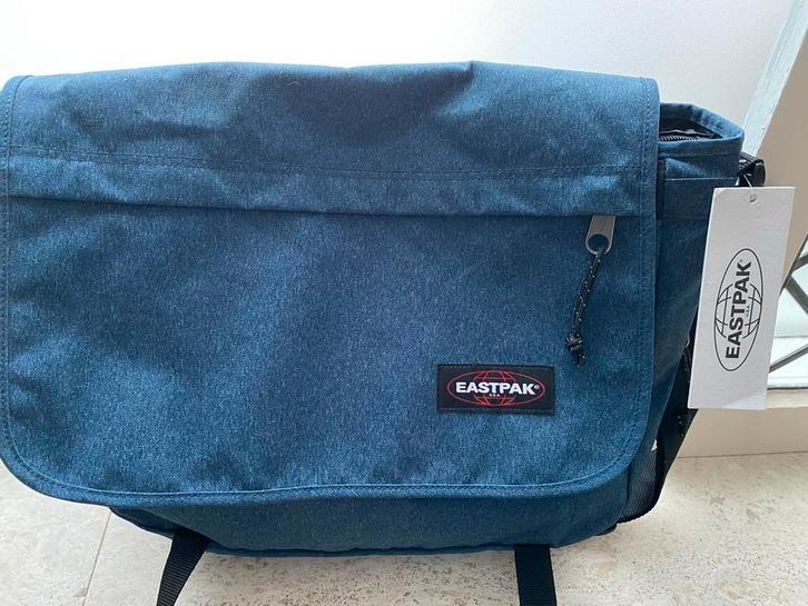 Eastpak Schoudertas Blauw - is  nieuw!, Sieraden, Tassen en Uiterlijk, Tassen | Schoudertassen
