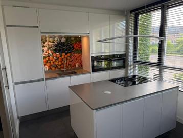 Complete hoogglans eilandkeuken met Pelgrim GEDEMONTEERD beschikbaar voor biedingen