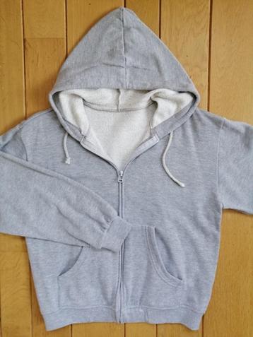 Vest licht grijs hooded maat 152 beschikbaar voor biedingen