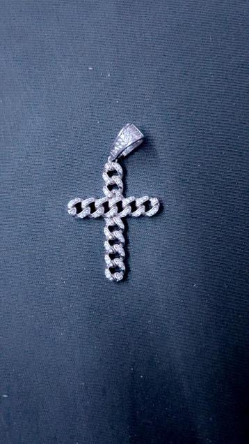 Zilveren kruis met GLAZEN DIAMANTJES beschikbaar voor biedingen