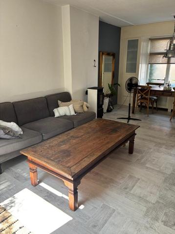 Mooie brokante eiken salontafel beschikbaar voor biedingen