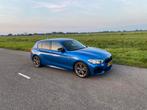 BMW M140i | Estoril blau | 340pk | Apple Carplay, Bluetooth, Achterwielaandrijving, 74 €/maand, Zwart