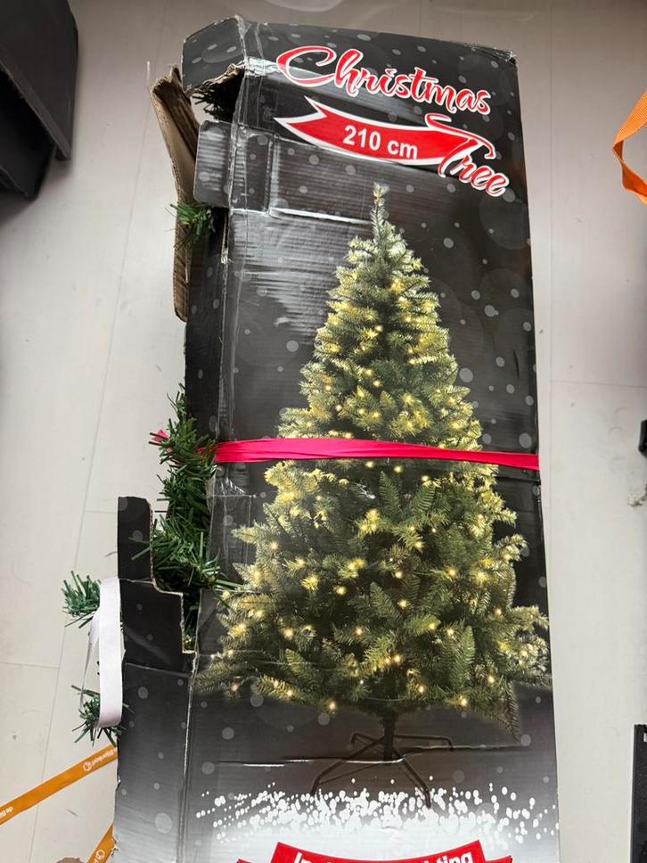 Kerstboom inclusief led 210cm hoog, Diversen, Kerst, Ophalen of Verzenden