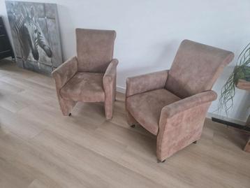 2 Suède Eetkamerstoelen / Kuipstoelen - Klein Prijsje! beschikbaar voor biedingen