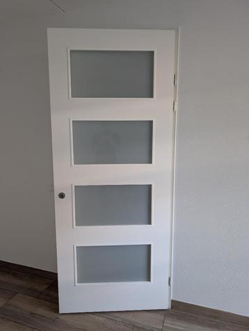 Opdekdeur wit met melkglas rechtsdraaiend 93 x 231.5 cm beschikbaar voor biedingen