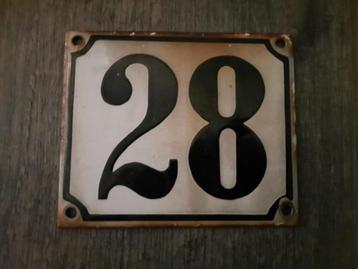 Antiek emaille huisnummerbordje no. 28  beschikbaar voor biedingen